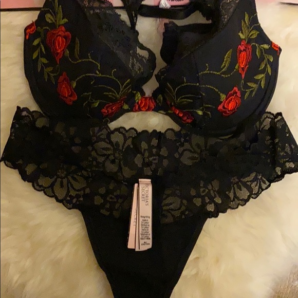 SOLD Victoria’s Secret Roses and Black lace Set - Picture 8 of 13